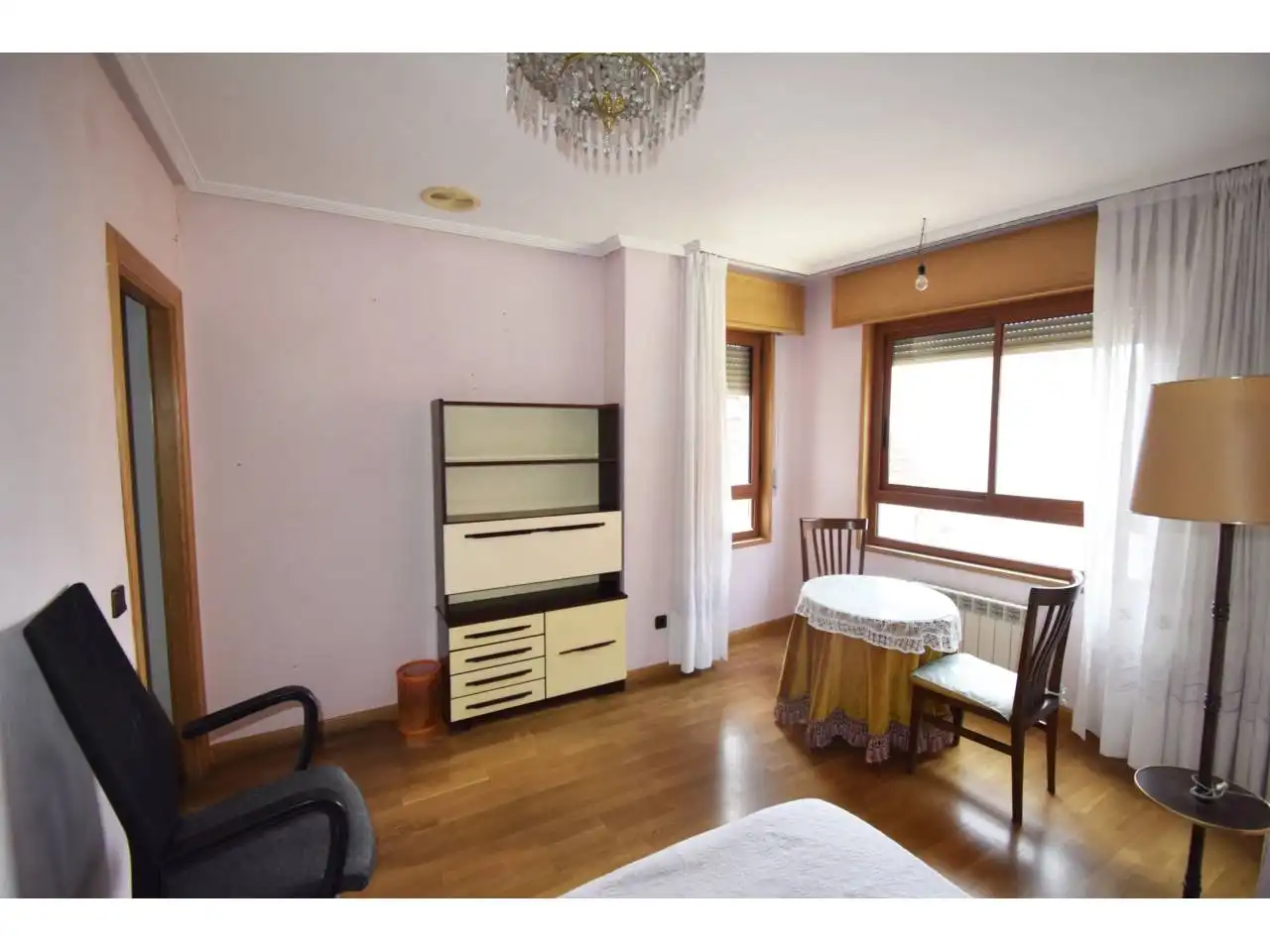 Habitación de Piso en venta en León Capital  con Calefacción, Parquet y Terraza