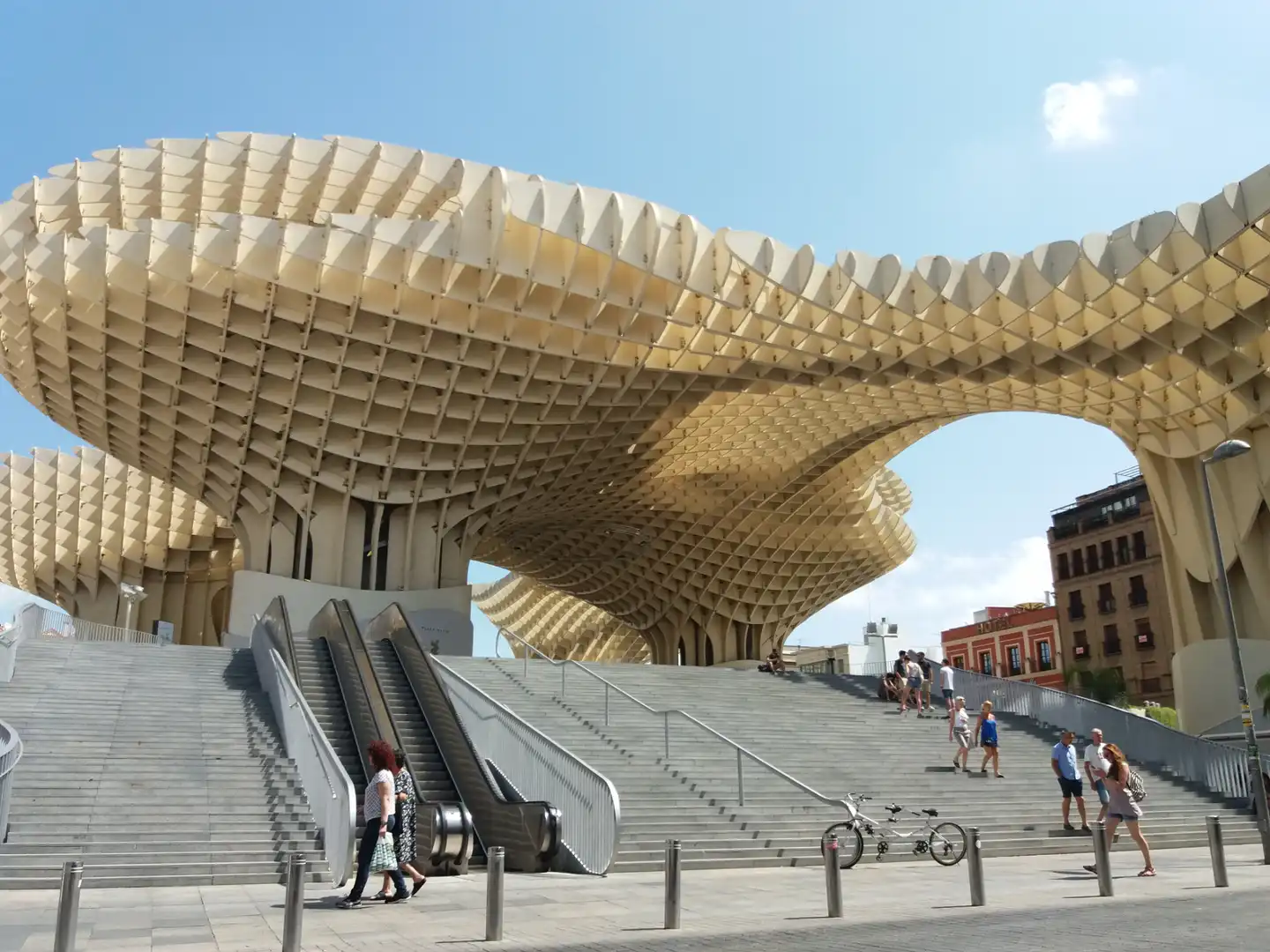 Außenansicht von Wohnung zur Miete in Sevilla mit Klimaanlage, Heizung und Möbliert