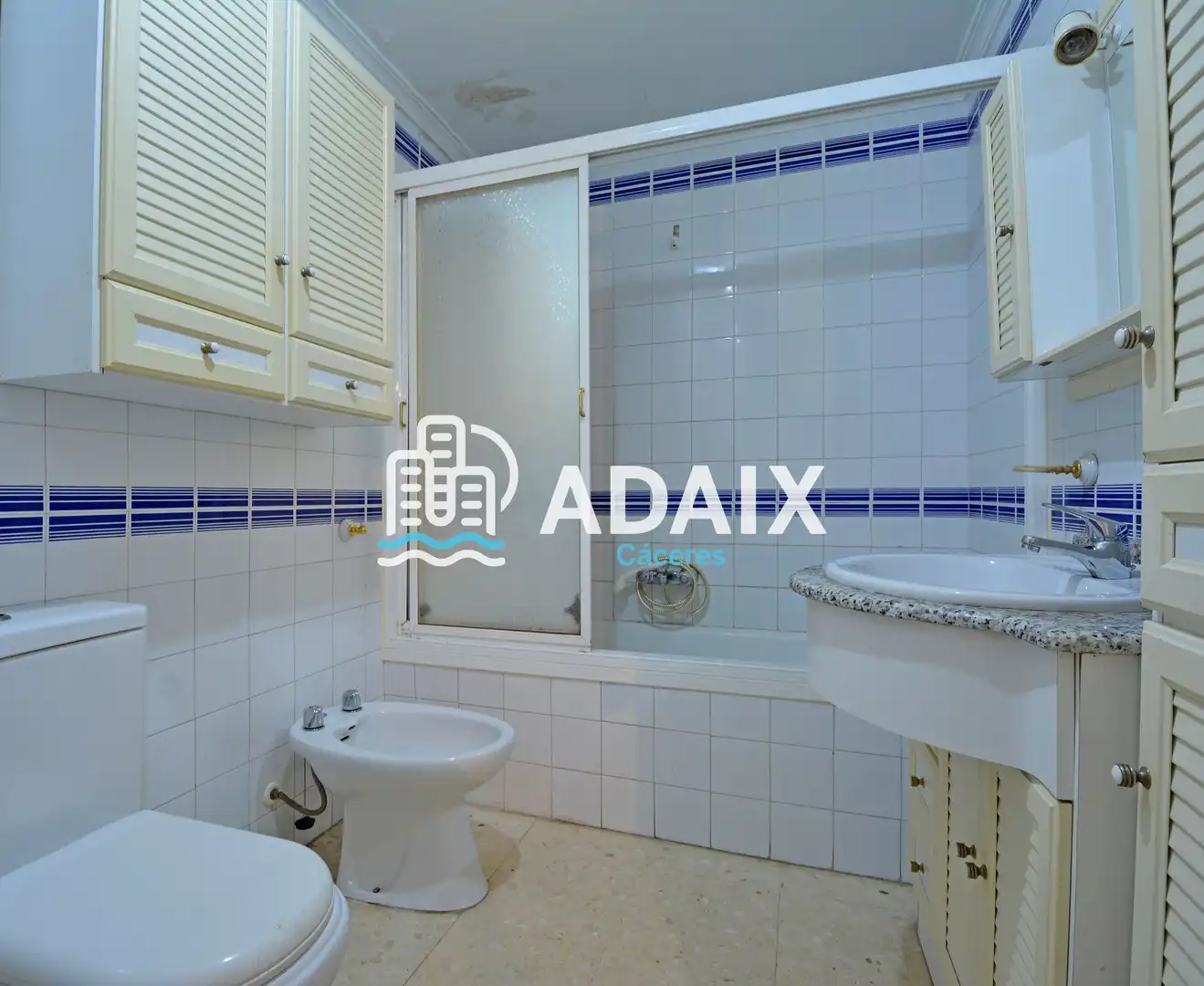 Baño de Piso en venta en Cáceres con Aire acondicionado, Terraza y Balcón