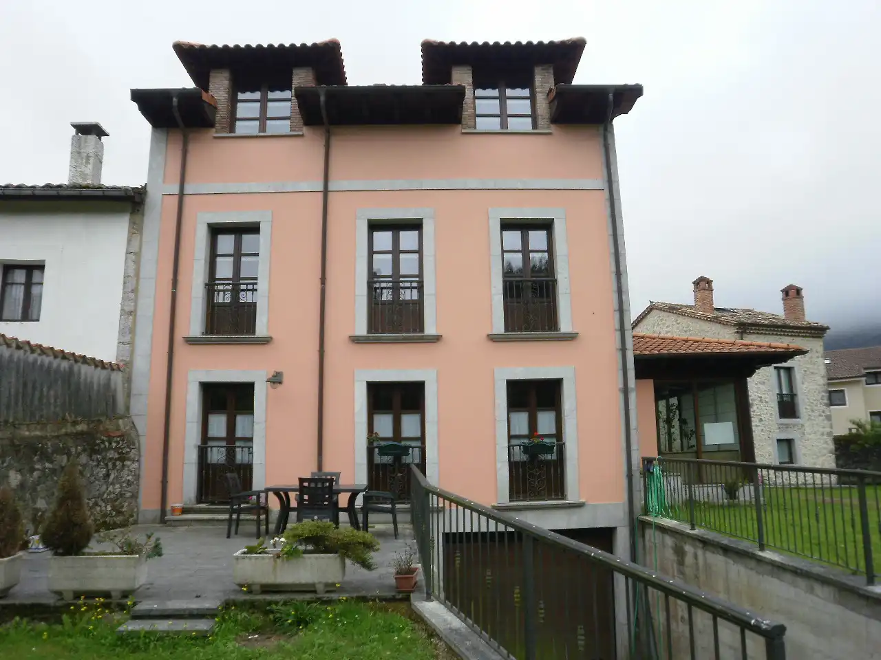 Vista exterior de Apartamento de alquiler en Llanes con Calefacción, Terraza y Amueblado