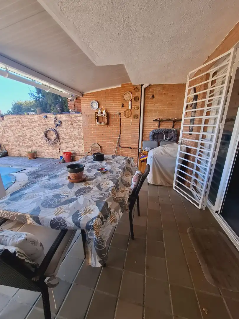 Terraza de Casa adosada en venta en Villaviciosa de Odón con Aire acondicionado, Calefacción y Jardín privado