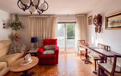 Living room of Flat for sale in  Madrid Capital  with Heating, Private garden and Terrace