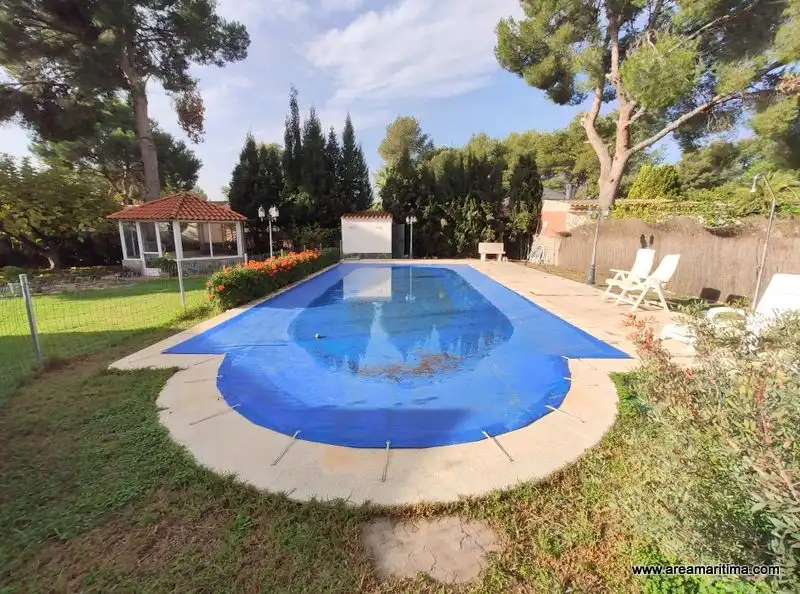 Houses for rent in Calle Murcia, Serra