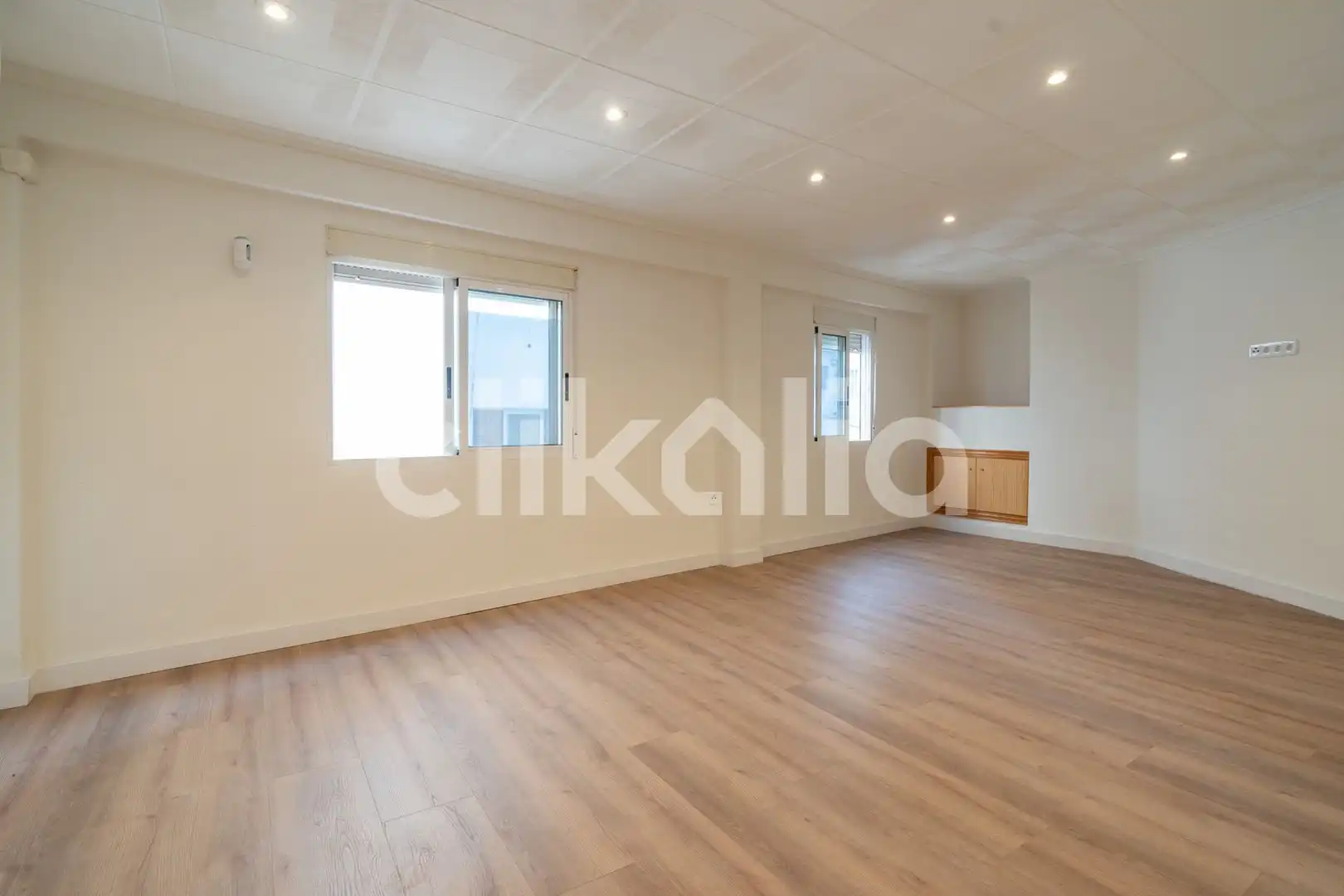 Flat for rent in Torrent  with Air Conditioner and Terrace