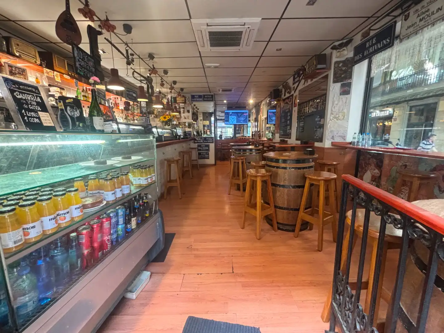 Business premises for transfer in Sants - Montjuïc, imagen 4