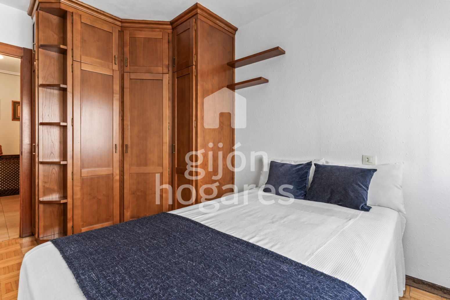 Bedroom of Flat for sale in Gijón   with Heating and Parquet flooring