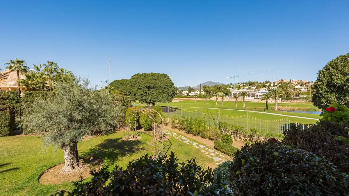 Apartamento con piscina en venta en Nueva Andalucía, imagen 4