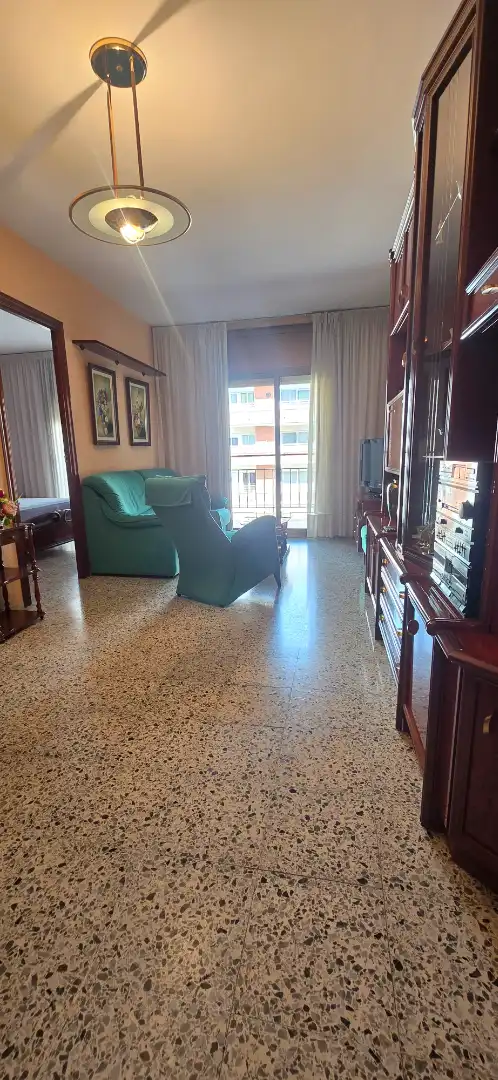 Sala de estar de Piso en venta en Santa Coloma de Gramenet con Aire acondicionado, Calefacción y Horno