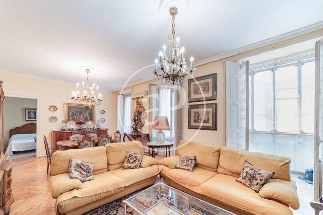 Piso en Venta en Universidad - Malasaña