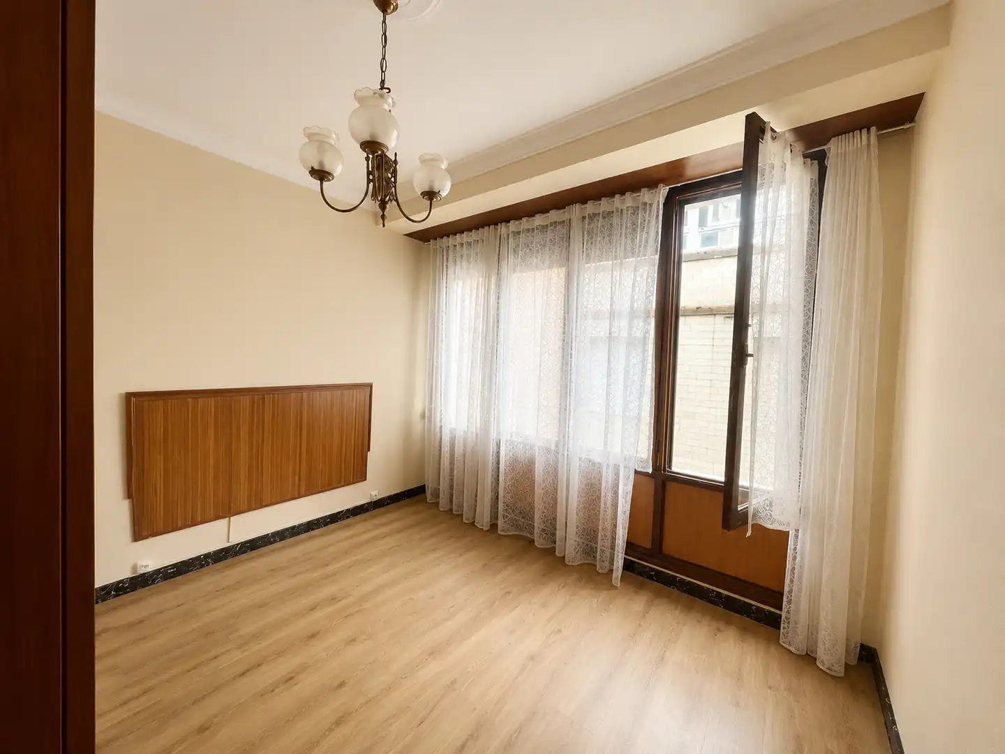 Menjador de Casa adosada en venda en Cariño amb Moblat, Forn i Rentadora