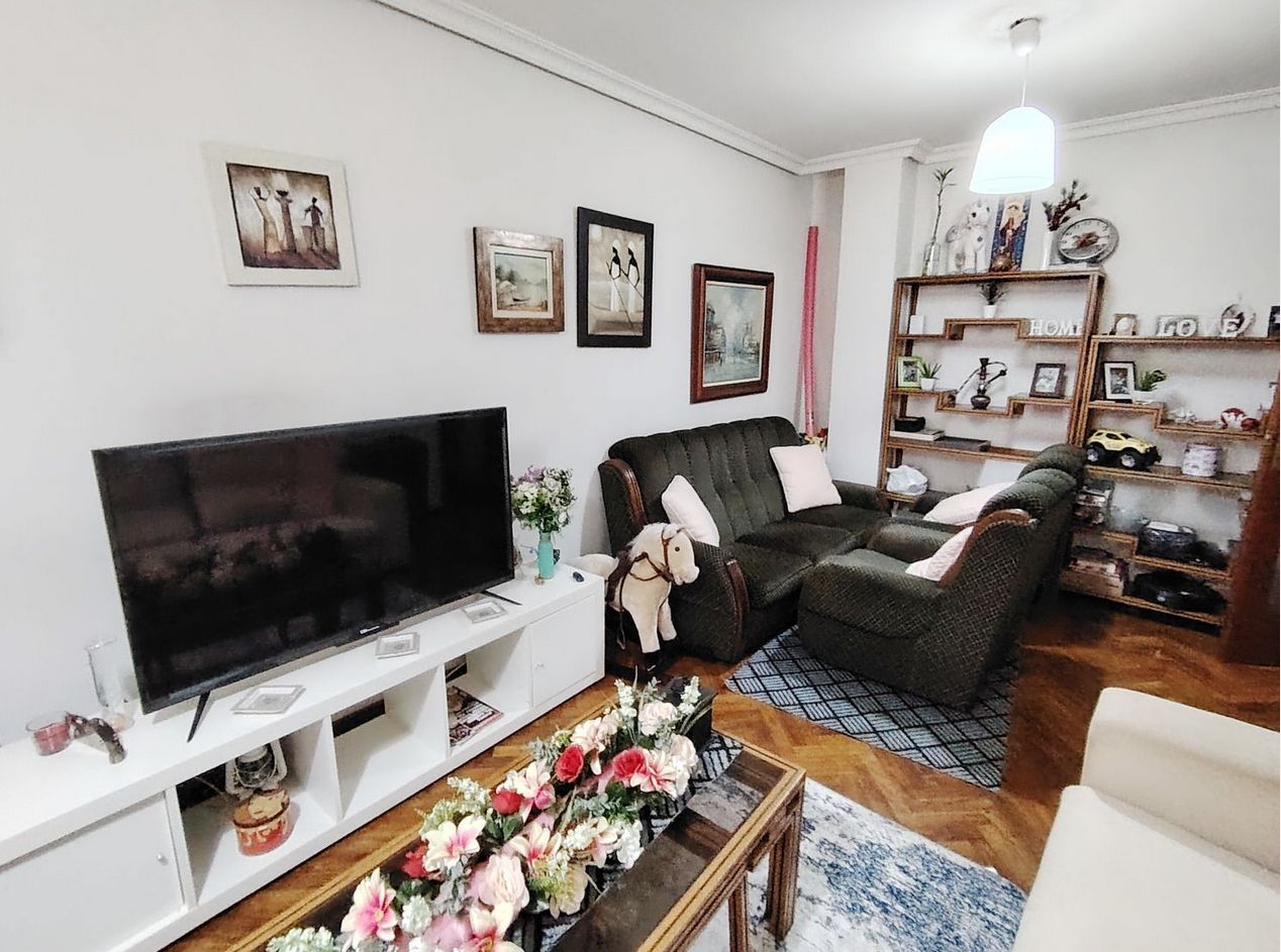 Living room of Flat for sale in Gijón   with Heating, Parquet flooring and Furnished