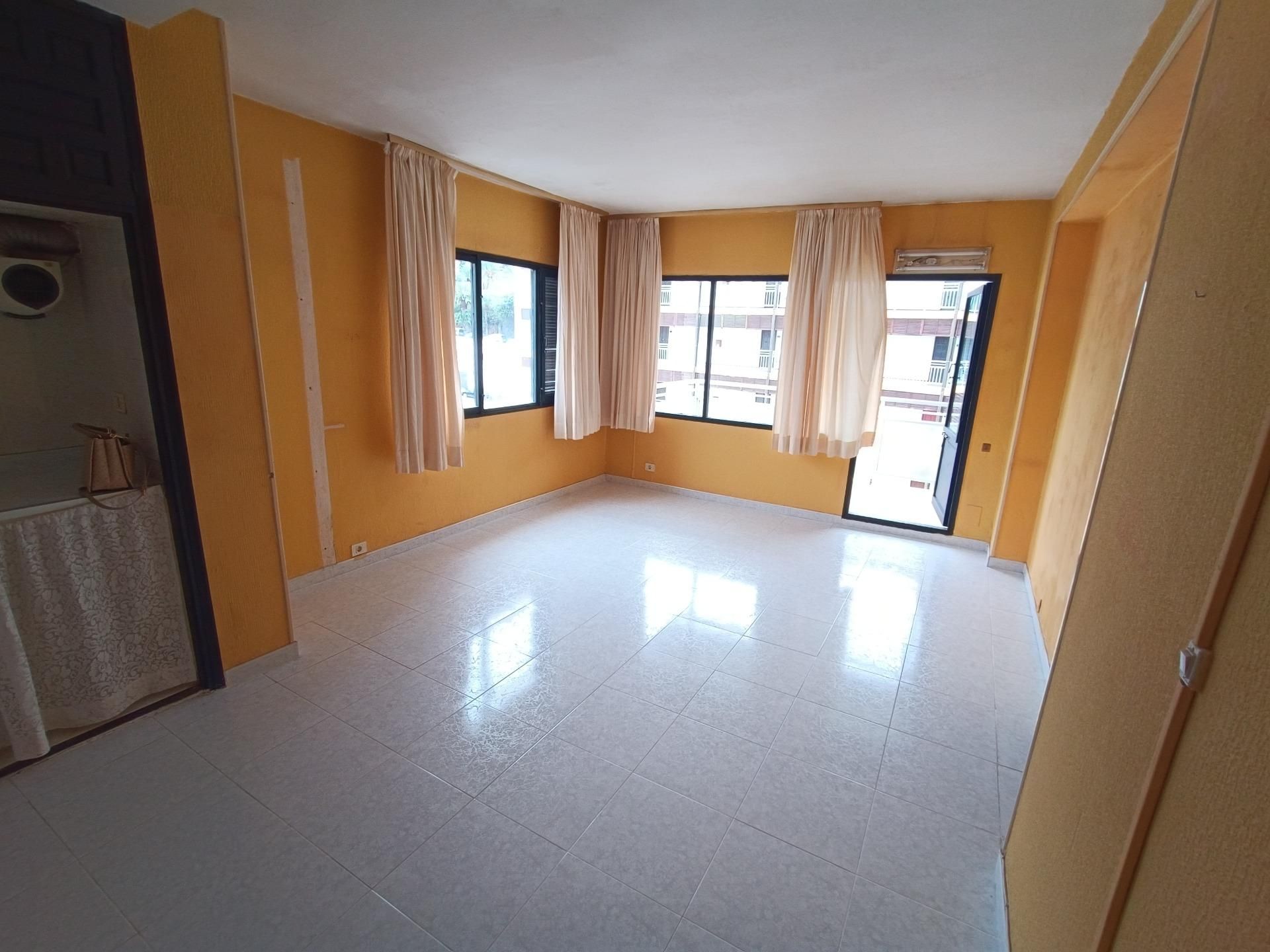 Dormitori de Apartament en venda en Puerto de la Cruz amb Terrassa i Piscina comunitària