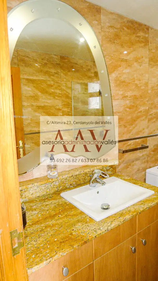 Bany de Casa o xalet en venda en Cerdanyola del Vallès amb Aire condicionat, Calefacció i Jardí privat