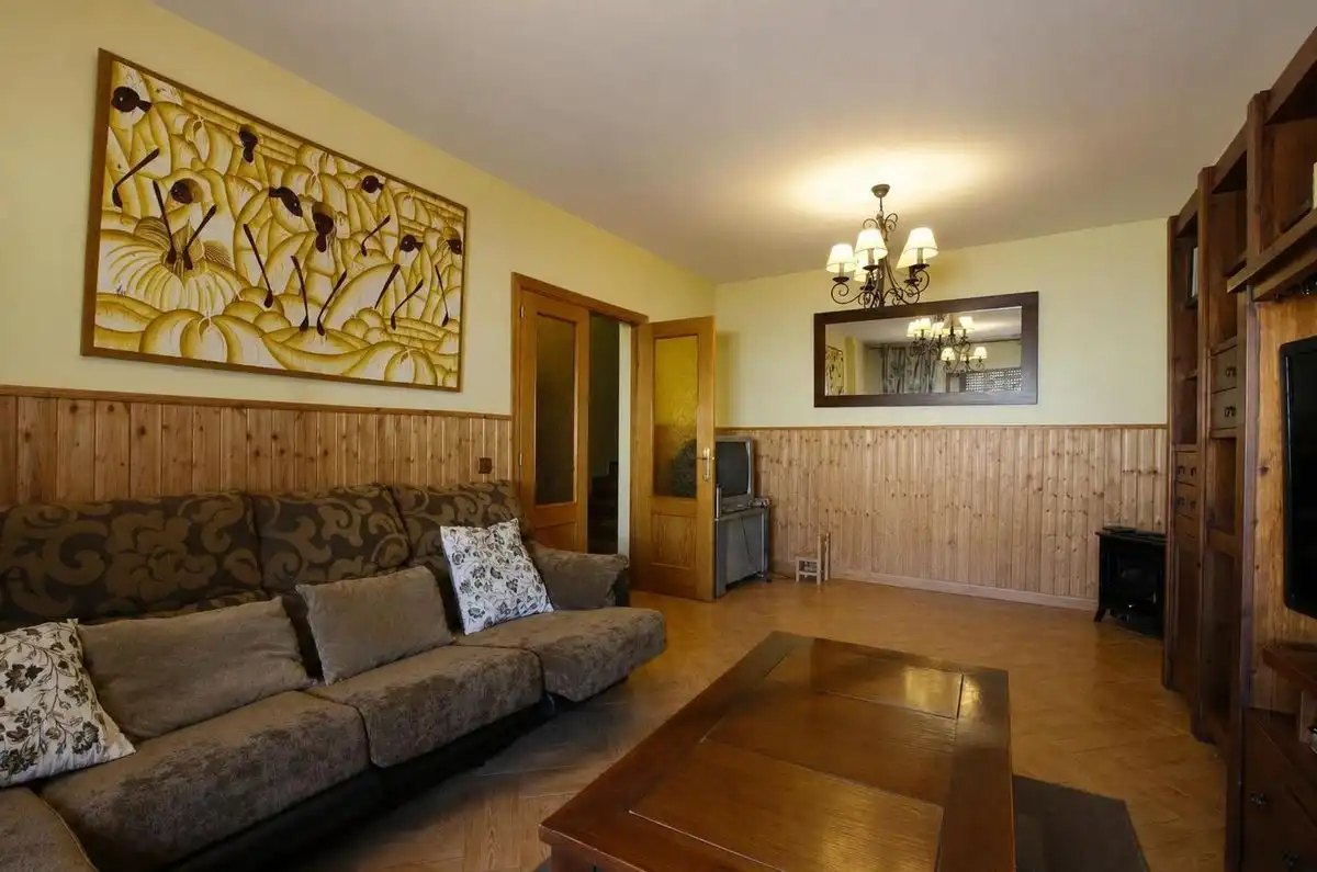 Sala de estar de Casa adosada en venta en Fuensalida con Calefacción, Trastero y Amueblado