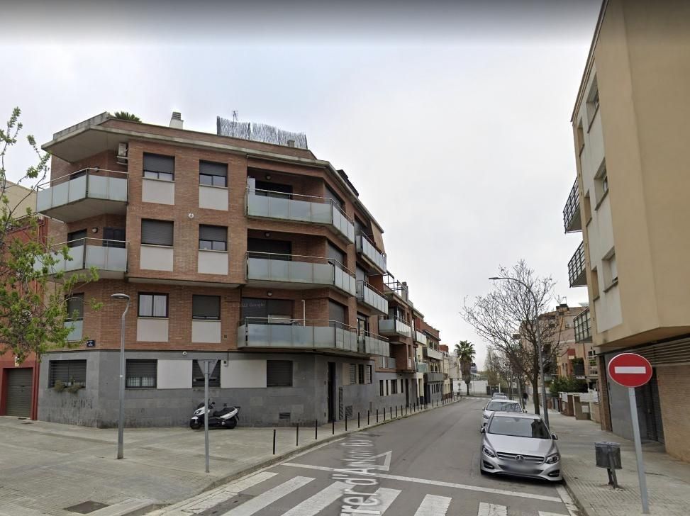 Vista exterior de Piso en venta en Terrassa con Terraza y Balcón