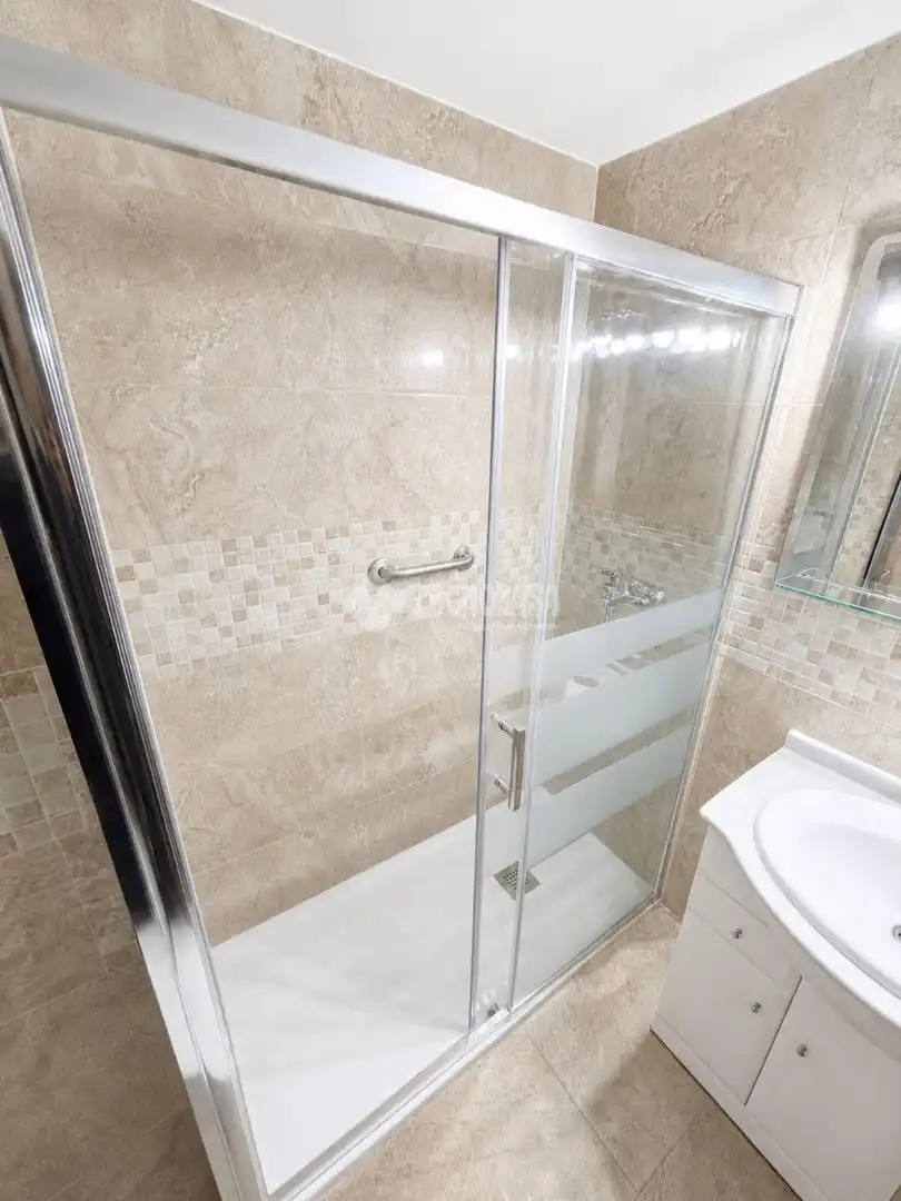 Bathroom of Flat for sale in Madrid  with Air Conditioner, Heating and Balcony