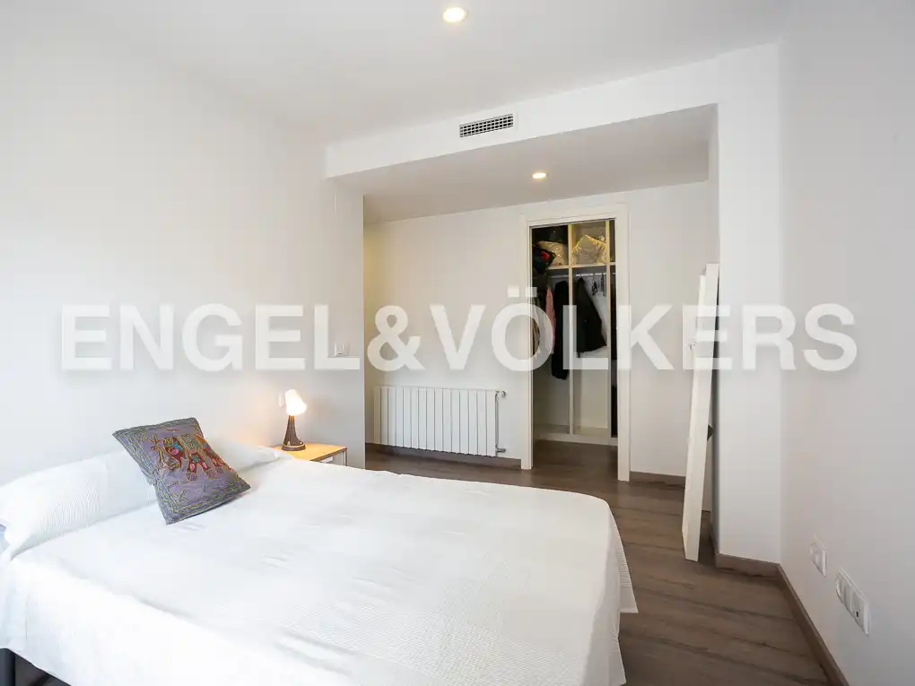 Schlafzimmer von Wohnung zur Miete in Valencia mit Klimaanlage, Heizung und Terrasse