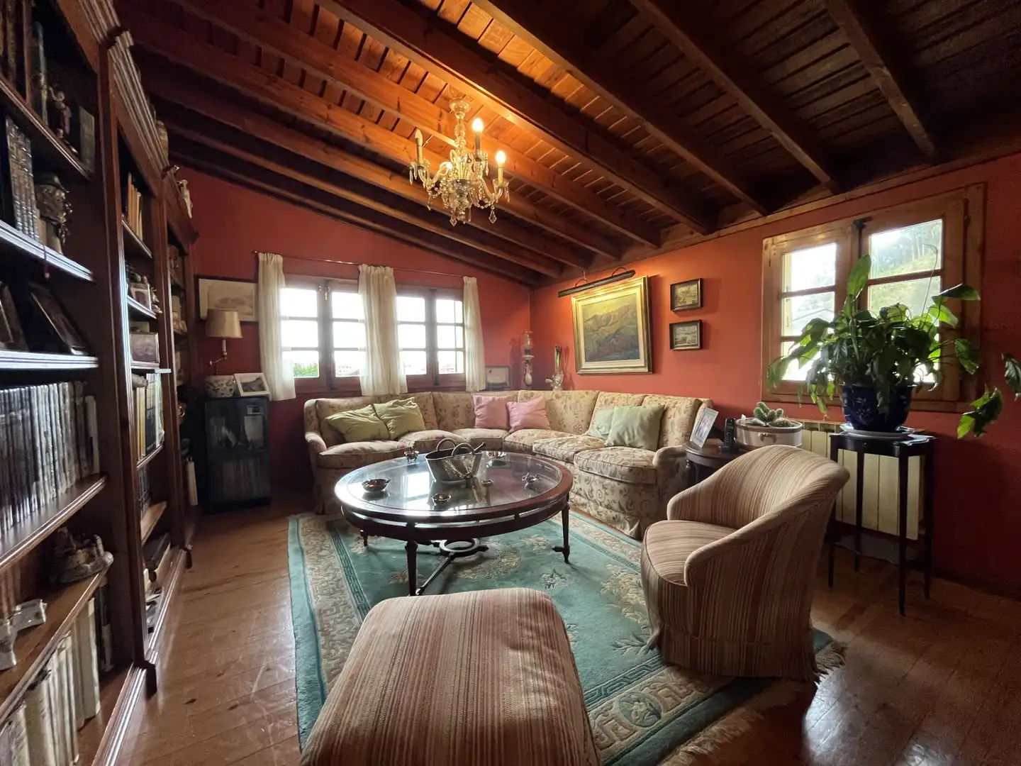 Sala d'estar de Casa o xalet en venda en Castro-Urdiales amb Calefacció, Jardí privat i Terrassa
