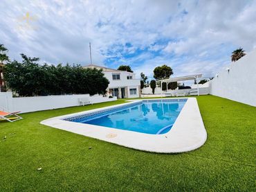Villa mit Pool zur Miete in CIGNE Nº 5