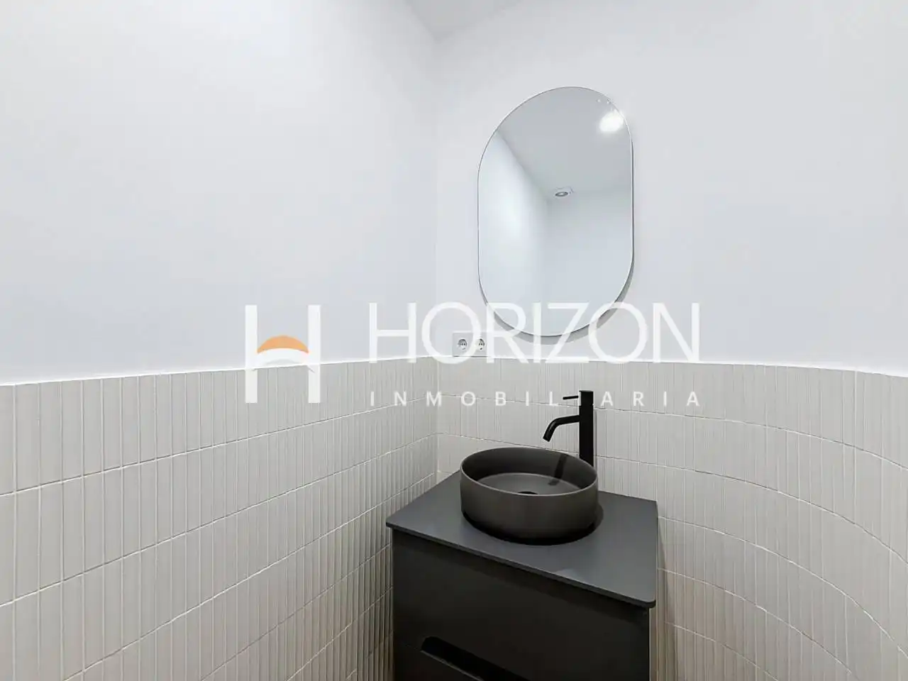 Badezimmer von Wohnung zum Verkauf in Barcelona mit Klimaanlage, Heizung und Parkett