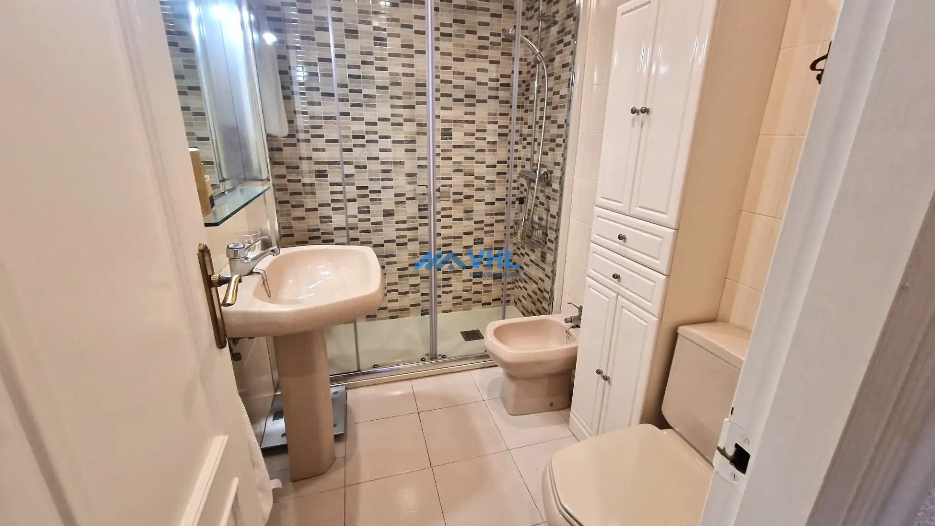 Baño de Piso de alquiler en Castro-Urdiales con Calefacción, Terraza y Amueblado