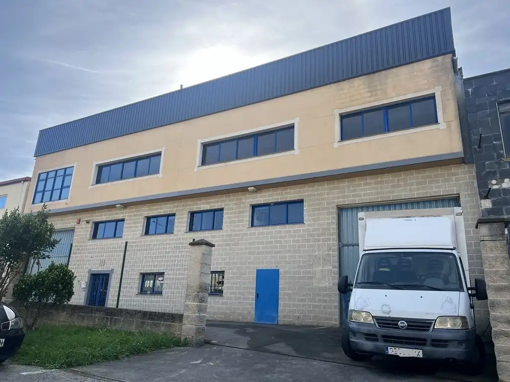 Außenansicht von Fabrikhallen zum Verkauf in Cambre  mit Heizung