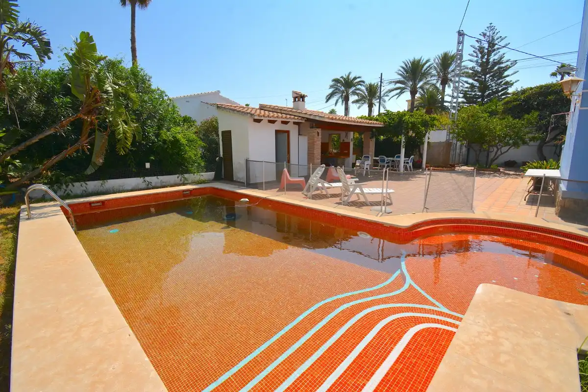 Piscina de Casa o chalet en venta en Dénia con Aire acondicionado, Calefacción y Jardín privado