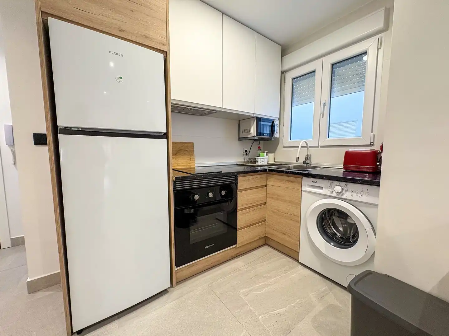 Küche von Wohnung zum Verkauf in Torrevieja mit Klimaanlage, Heizung und Terrasse
