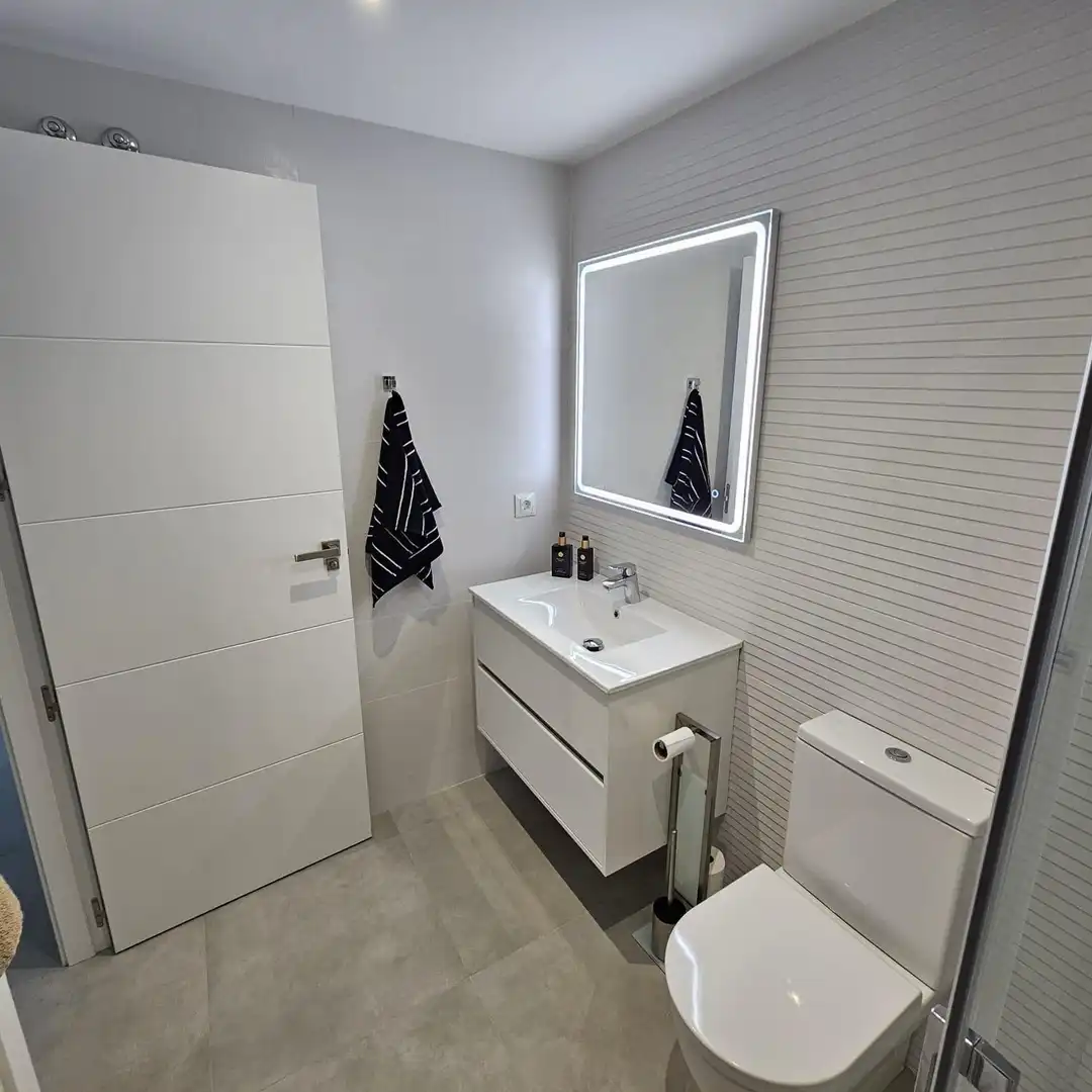 Badezimmer von Dachboden zum Verkauf in Orihuela mit Klimaanlage, Heizung und Terrasse