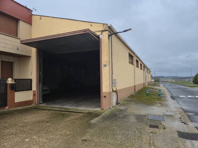 Nave industrial en Alquiler en Iruraiz-Gauna