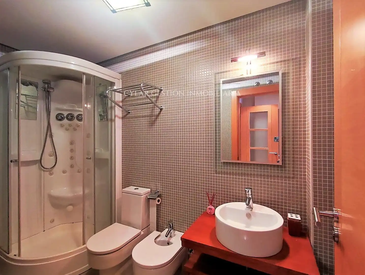 Bathroom of Flat for rent in Salamanca  with Heating, Parquet flooring and Terrace