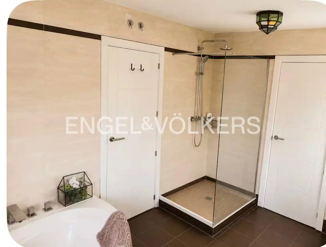 Badezimmer von Haus oder Chalet zur Miete in Madrid mit Klimaanlage, Heizung und Privatgarten