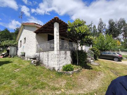 Vista exterior de Casa o xalet en venda en Salvaterra de Miño amb Jardí privat, Terrassa i Piscina