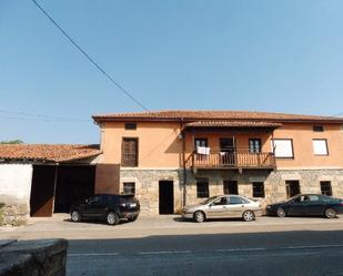 Vista exterior de Finca rústica en venda en Villafufre amb Balcó