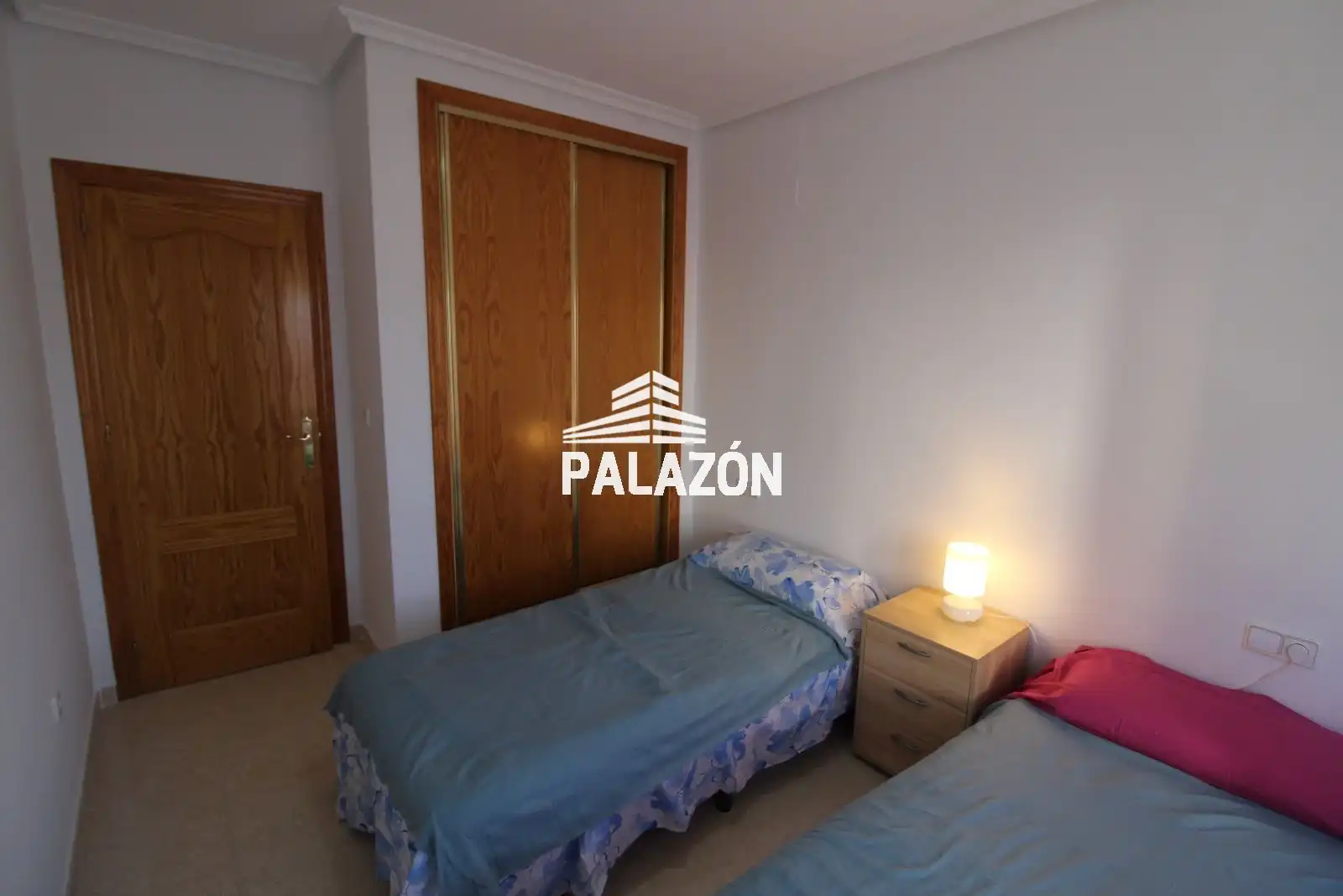Dormitori de Apartament de lloguer en Catral amb Aire condicionat, Terrassa i Piscina