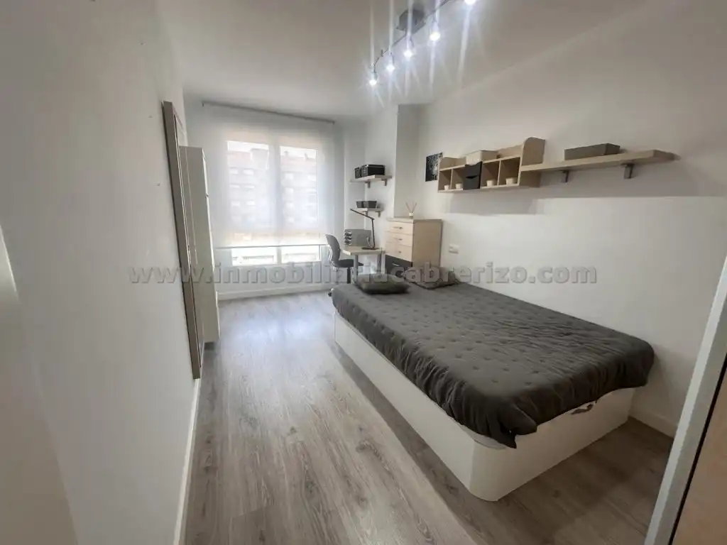 Dormitori de Pis de lloguer en  Logroño amb Aire condicionat, Calefacció i Parquet