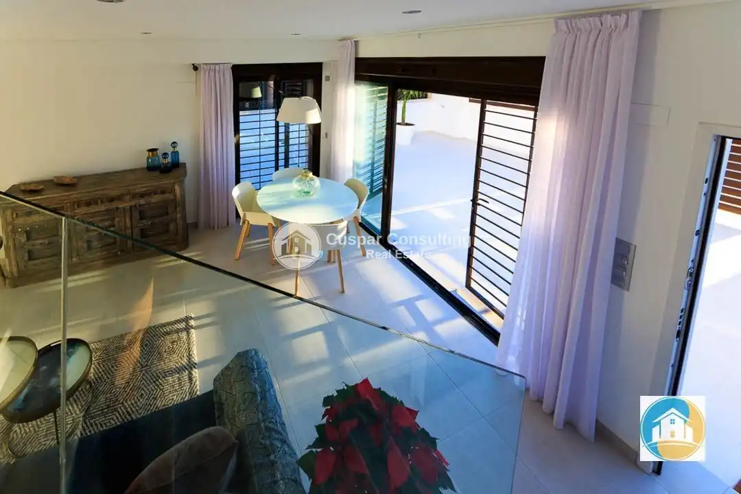 Sala d'estar de Dúplex en venda en Pilar de la Horadada amb Aire condicionat, Calefacció i Jardí privat