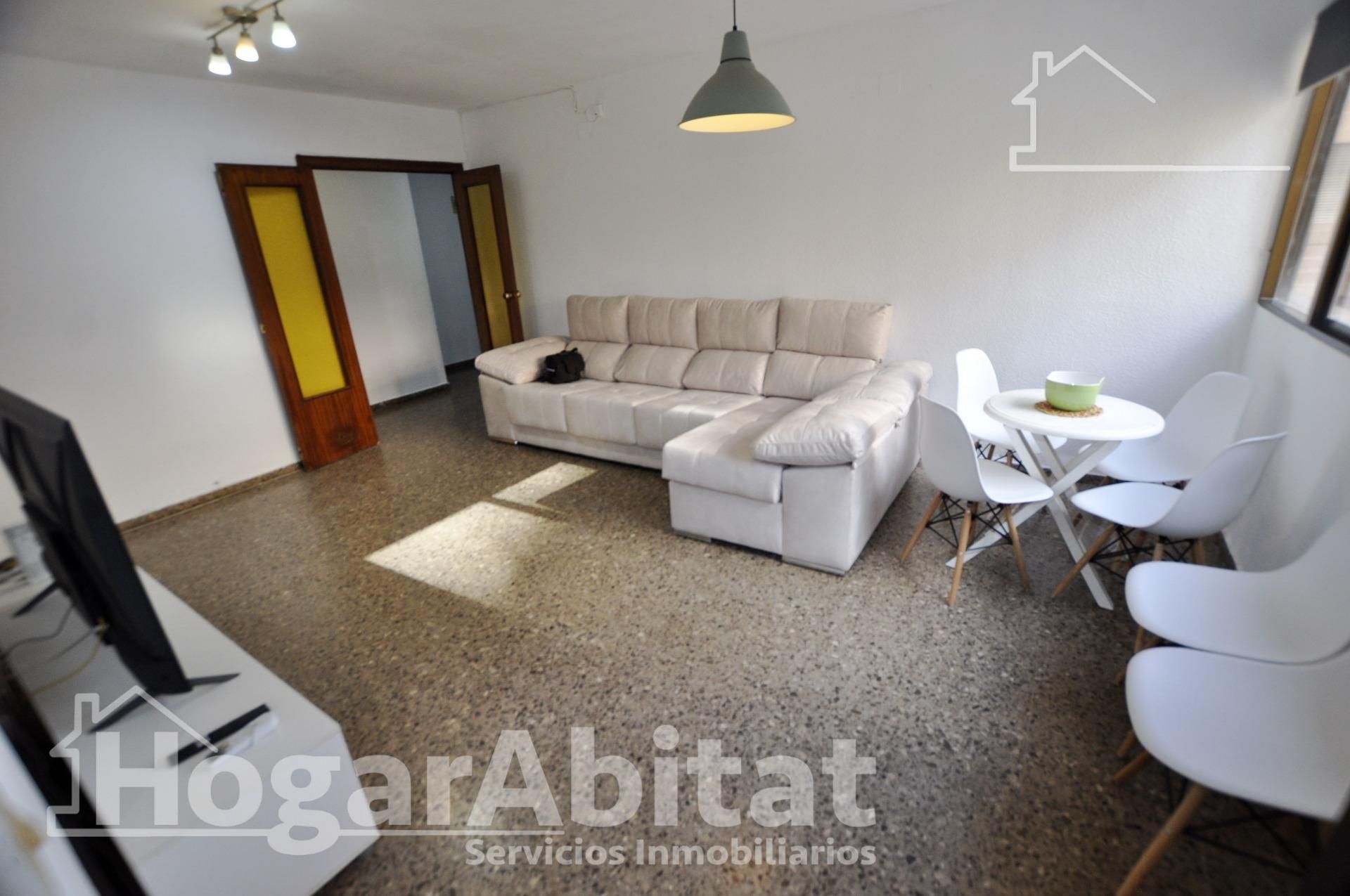 Sala d'estar de Pis en venda en  Valencia Capital amb Aire condicionat i Balcó