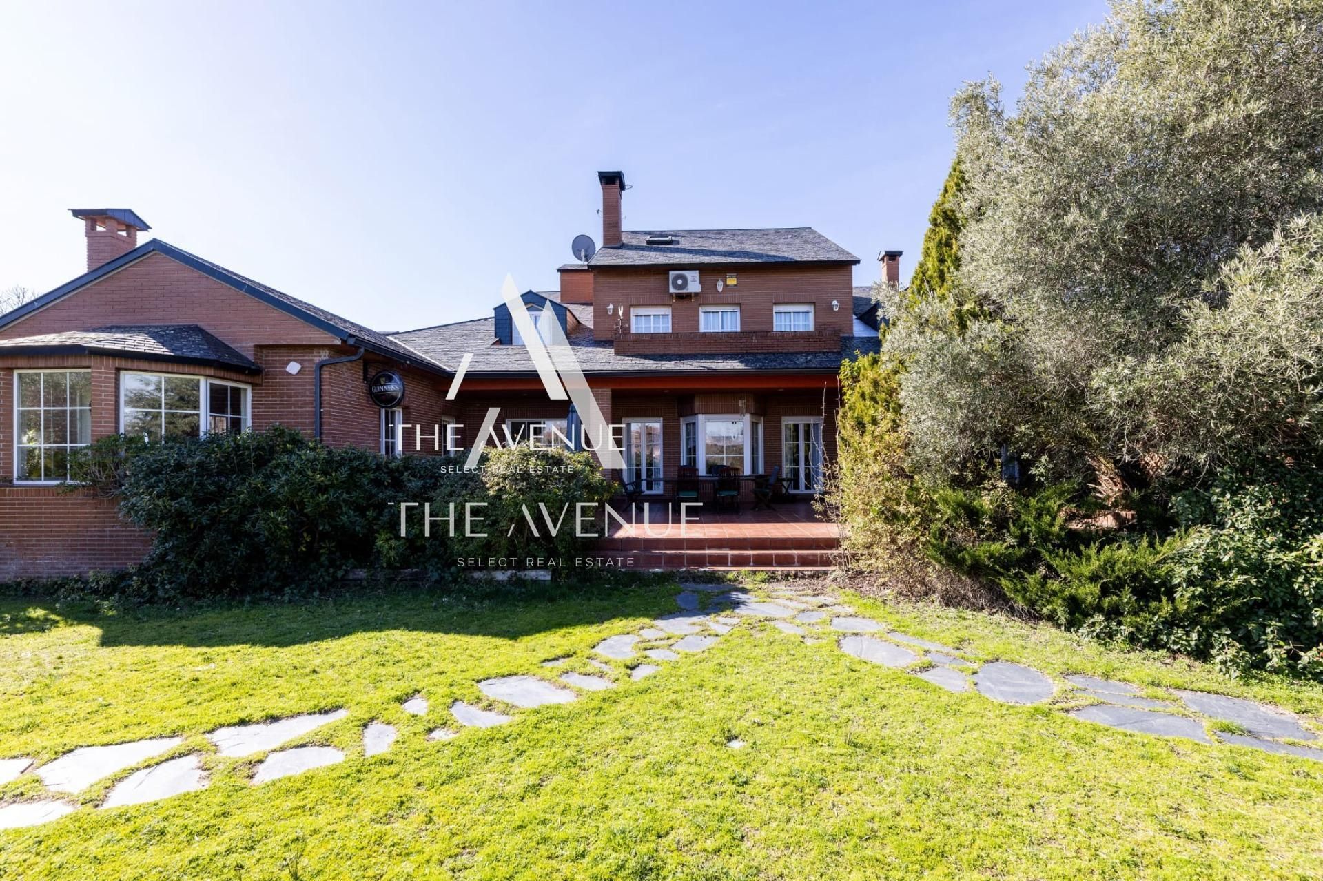 Vista exterior de Casa o chalet en venta en Las Rozas de Madrid con Aire acondicionado, Terraza y Piscina