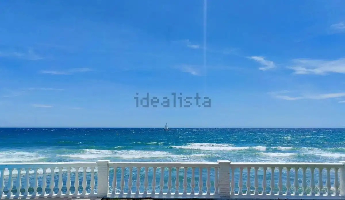 Vista exterior de Casa o xalet de lloguer en Estepona amb Aire condicionat, Jardí privat i Terrassa