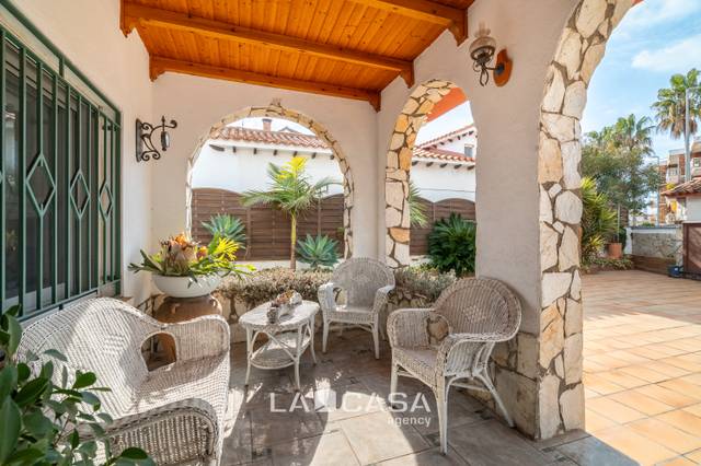 Casa-chalet en Venta en Avinguda de la Platja en Lluminetes
