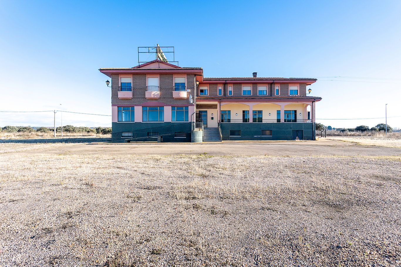 Vista exterior de Local en venda en Riego de la Vega amb Moblat