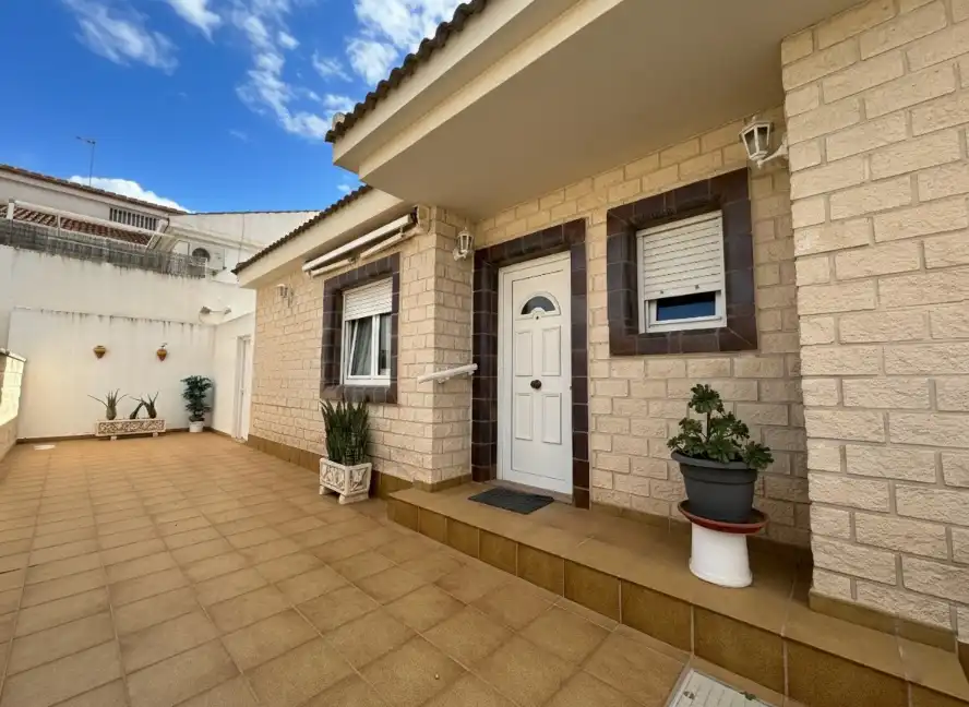Vista exterior de Casa adosada en venda en San Javier amb Aire condicionat, Calefacció i Jardí privat