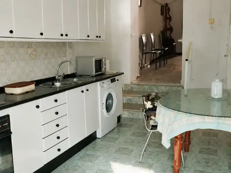 Cuina de Casa adosada en venda en Jerez de los Caballeros amb Aire condicionat
