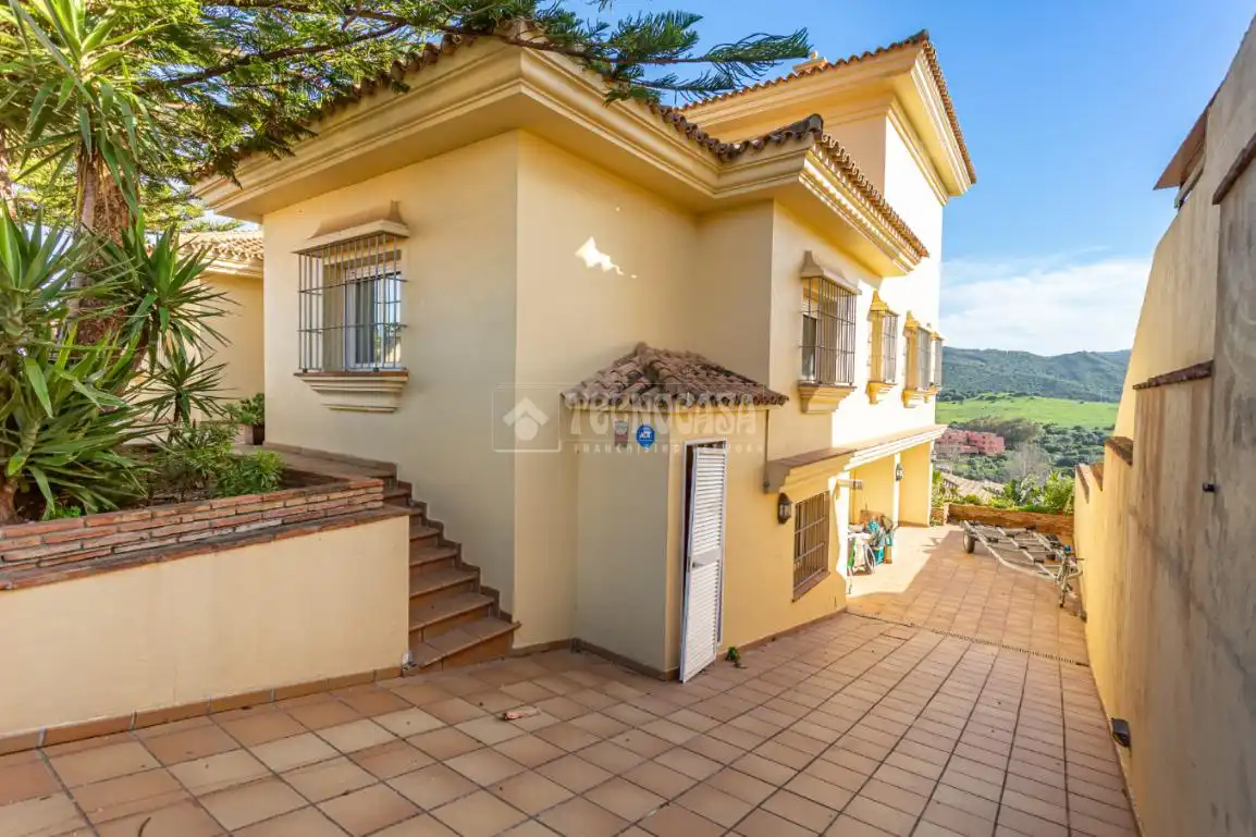 Exterior view of Houses for sale in Algeciras  with Air Conditioner and Swimming Pool