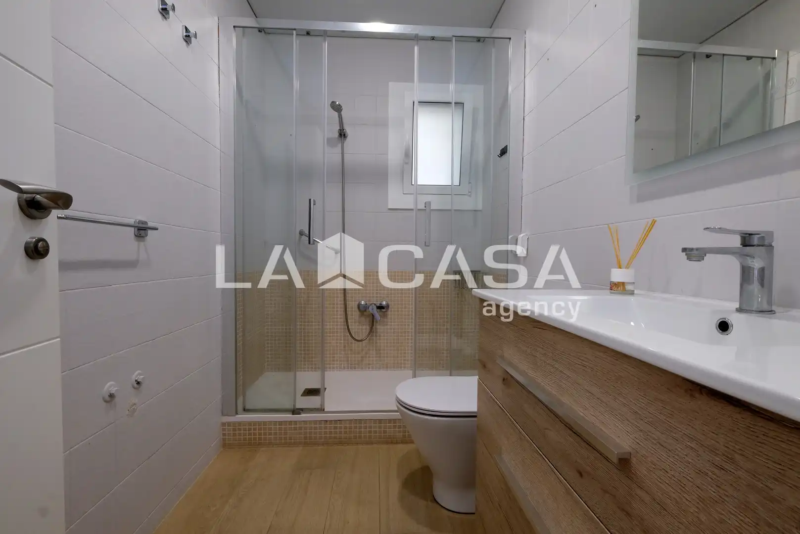 Baño de Ático en venta en Barcelona con Terraza y Balcón