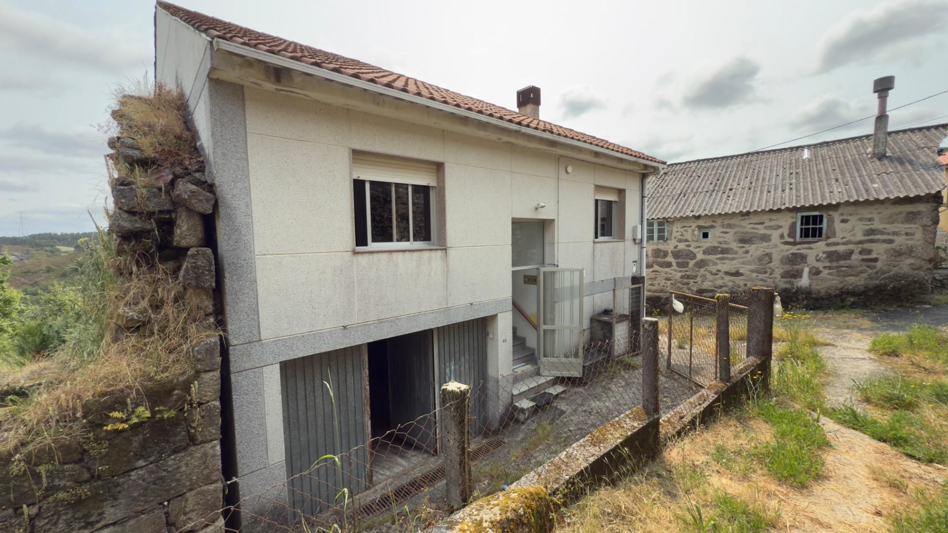 Vista exterior de Casa o xalet en venda en Avión amb Calefacció, Jardí privat i Traster
