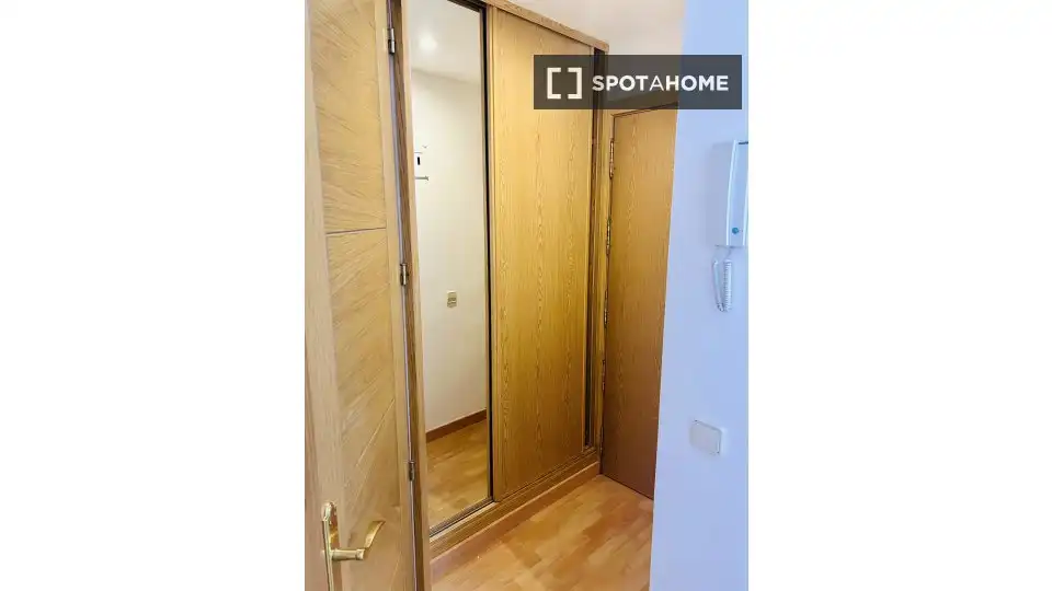 Habitación de Piso de alquiler en Madrid con Aire acondicionado, Calefacción y Amueblado