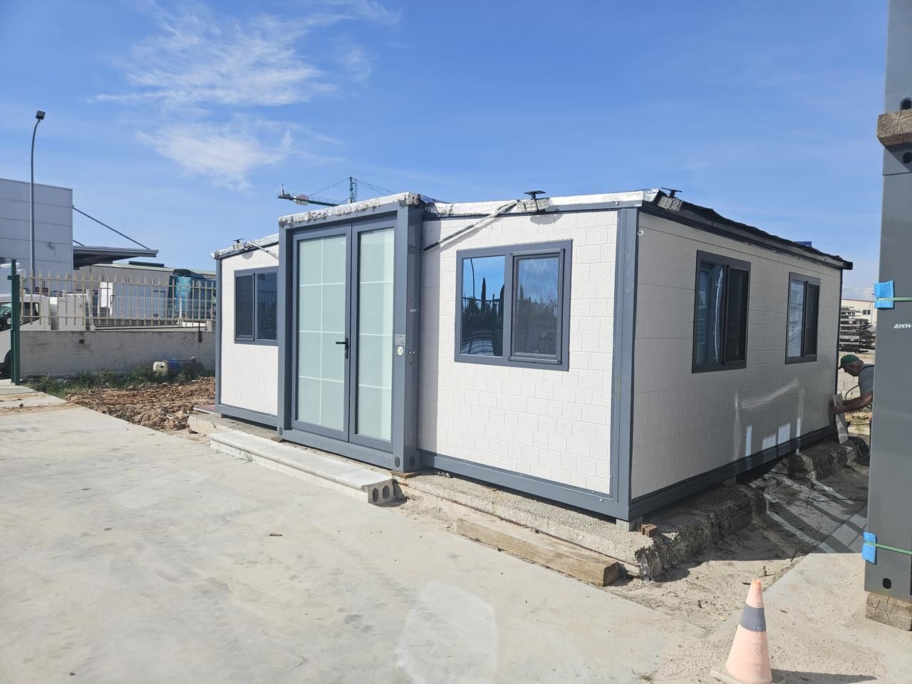 Vista exterior de Casa o xalet en venda en El Casar amb Aire condicionat, Jardí privat i Internet