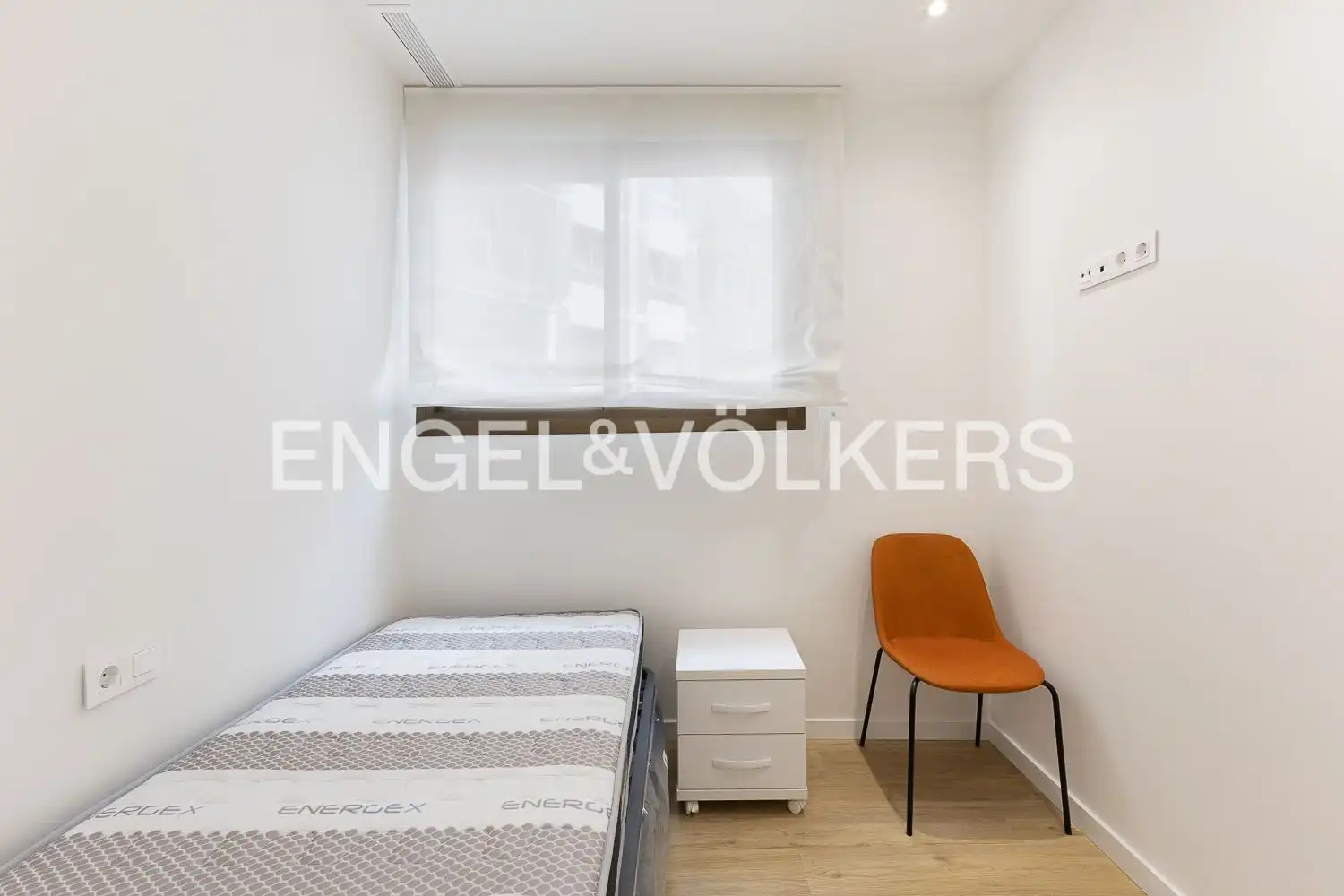 Bedroom of Flat for rent in Valencia  with Air Conditioner, Heating and Terrace